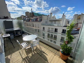 TOUR EIFFEL STUDIO LUMINEUX AVEC TERRASSE.